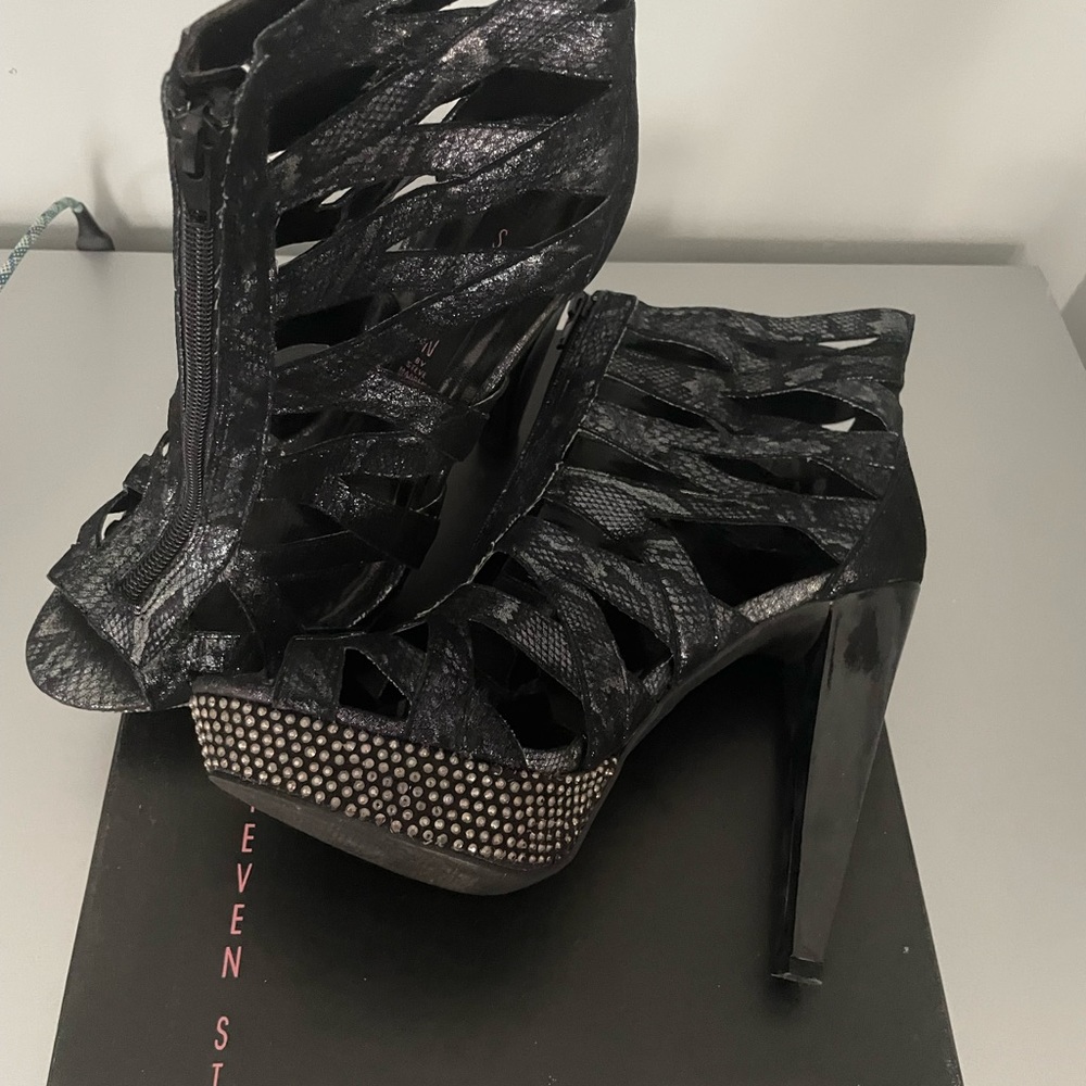 Black shoes worn once